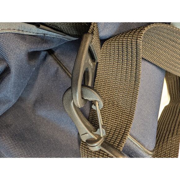 Nike Duffle Bag 20x18 Gym Travel Carry On Weekender Shoulder Strap Hold all Navy - Picture 14 of 16